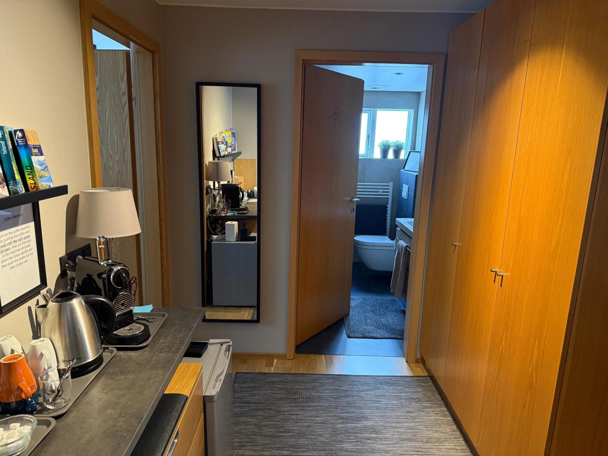 A. Bernhard Guest House Keflavik Bagian luar foto