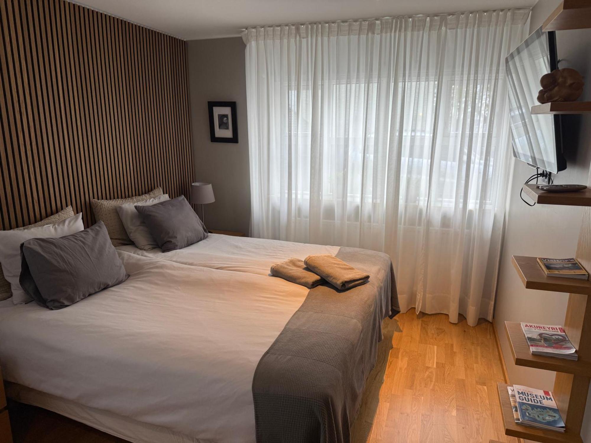 A. Bernhard Guest House Keflavik Bagian luar foto