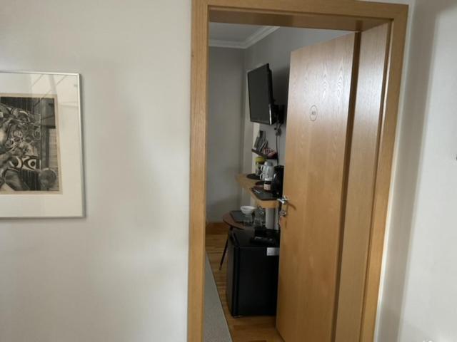 A. Bernhard Guest House Keflavik Bagian luar foto