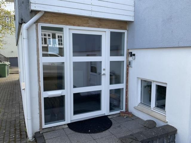 A. Bernhard Guest House Keflavik Bagian luar foto