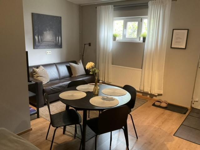 A. Bernhard Guest House Keflavik Bagian luar foto