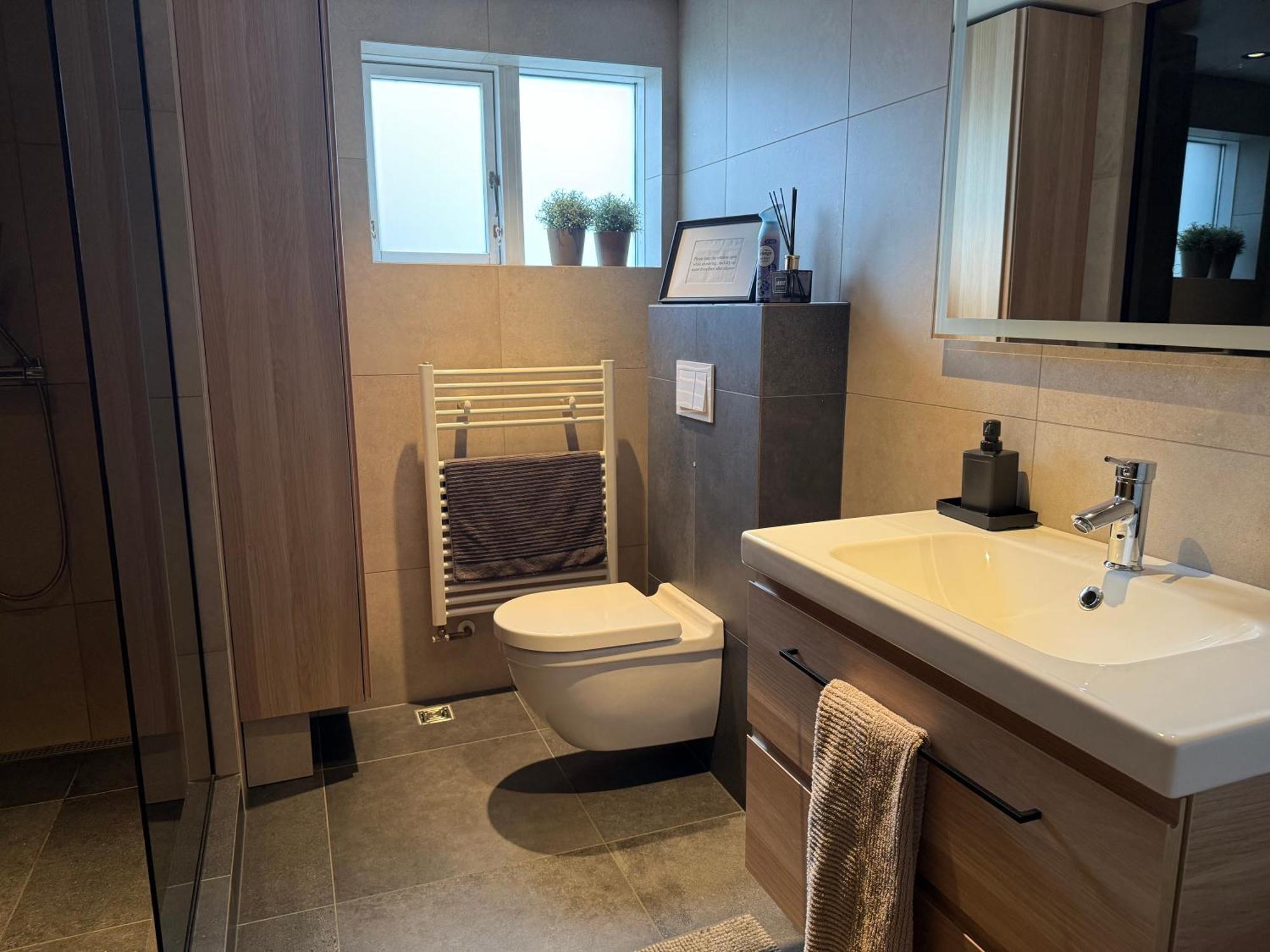 A. Bernhard Guest House Keflavik Bagian luar foto