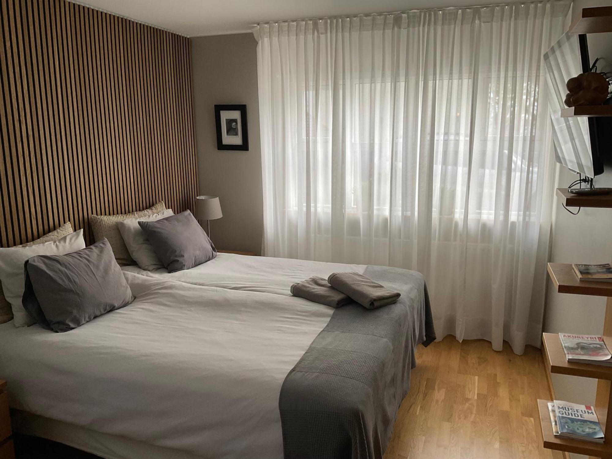 A. Bernhard Guest House Keflavik Bagian luar foto