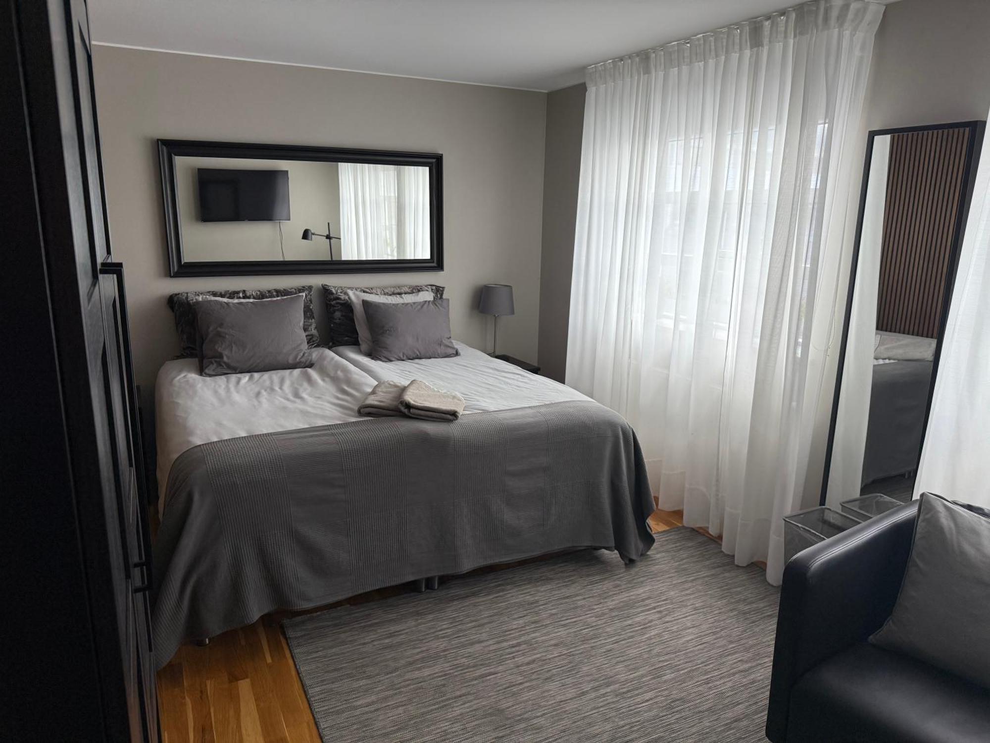 A. Bernhard Guest House Keflavik Bagian luar foto