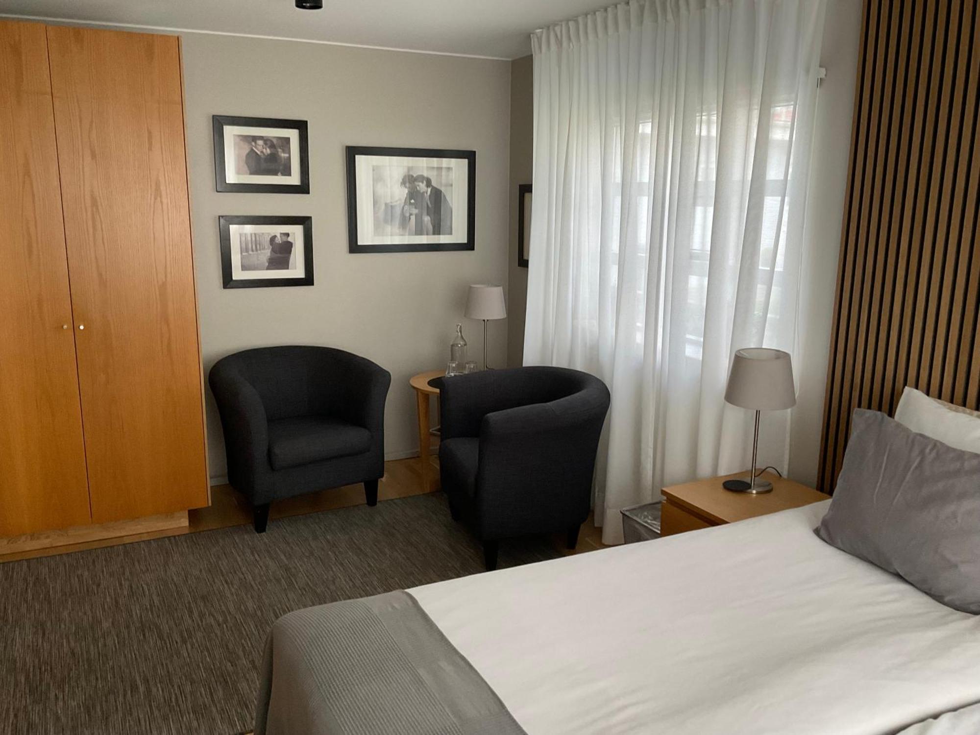 A. Bernhard Guest House Keflavik Bagian luar foto